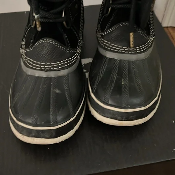 Sorel boots - Picture 2 of 4